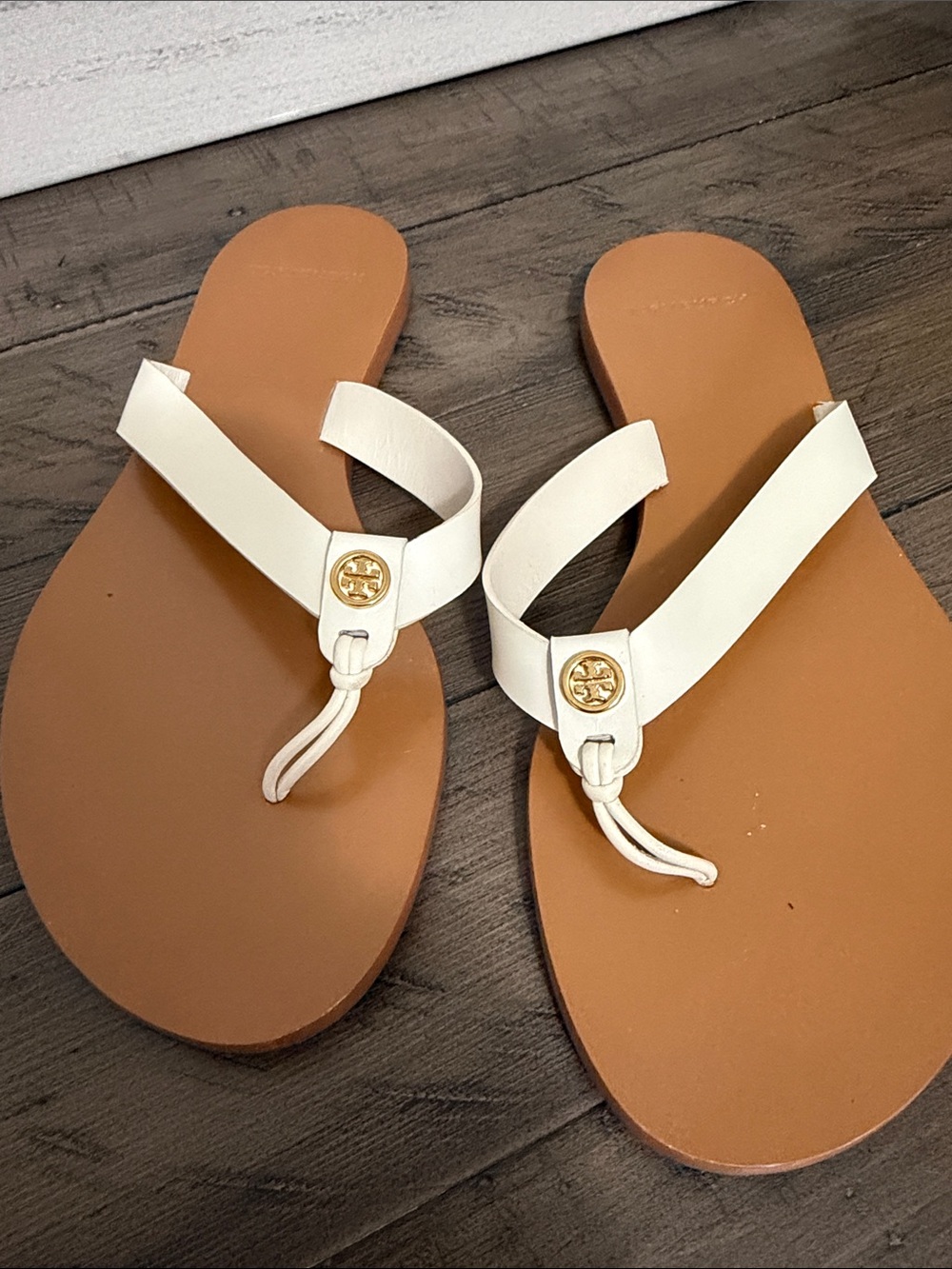 Tory Burch White Leather Thong Sandals with Gold Logo